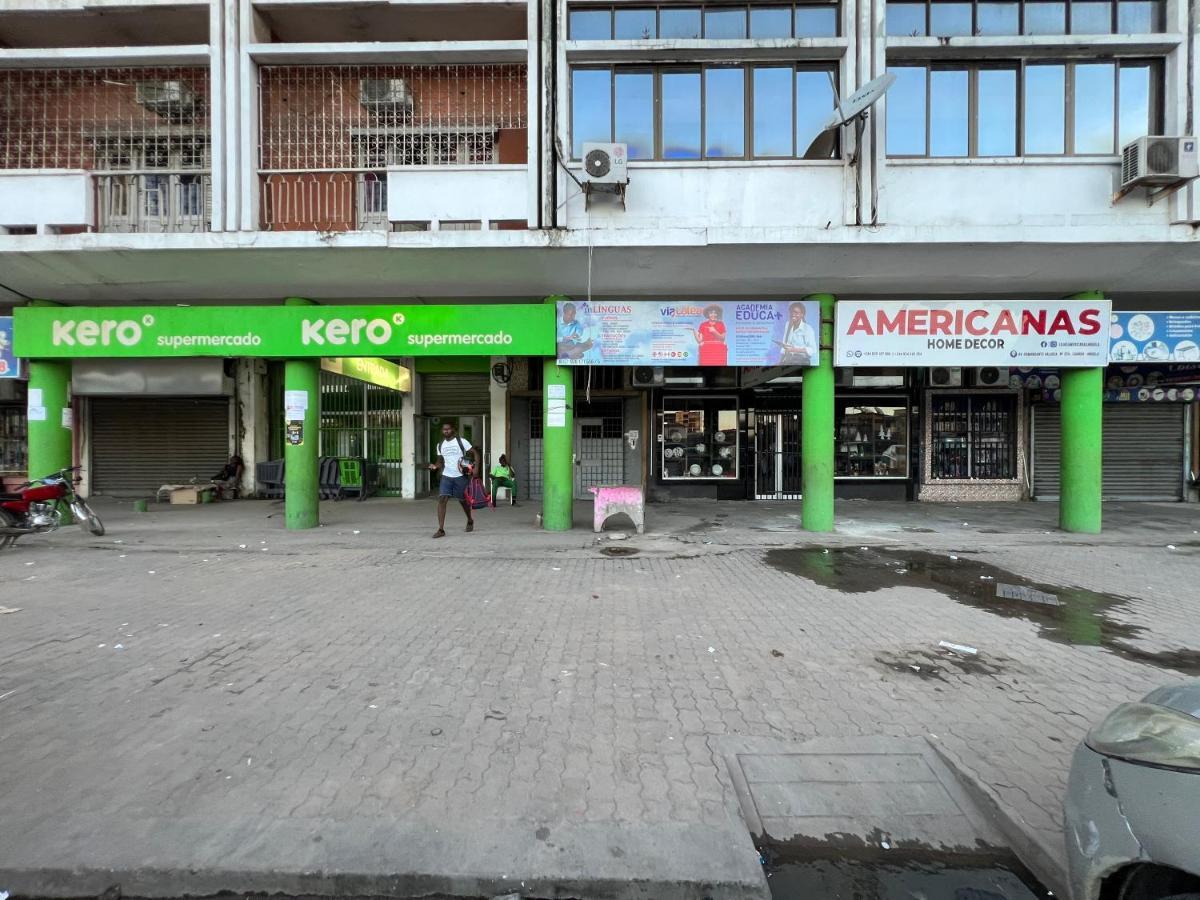 Africa Em Zona Comercial De Luanda Exteriér fotografie